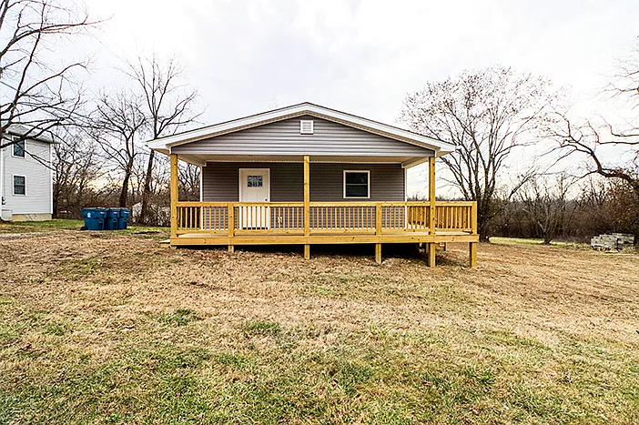 400 Maple Ct — Photo 1