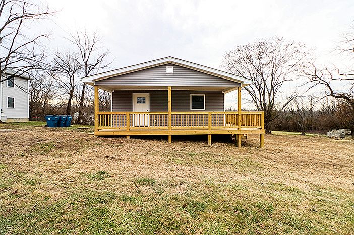 1st image of 400 Maple Ct