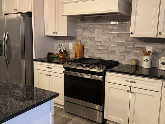 3rd image of 3011 Lisa Ln