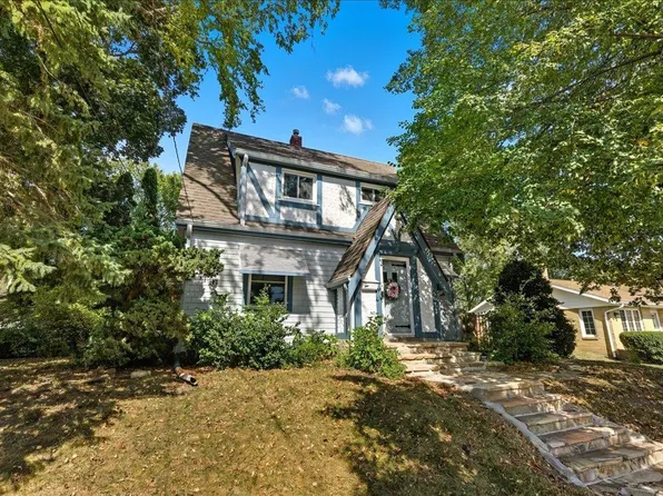 1125 W 12th St, Cedar Falls, IA 50613