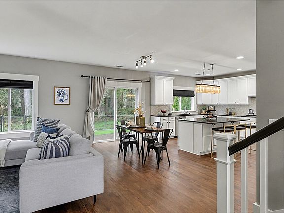 3rd image of 15549 SE 160th Place