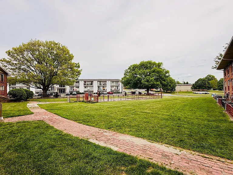 1708 Jennifer Rd #D7 — Photo 11
