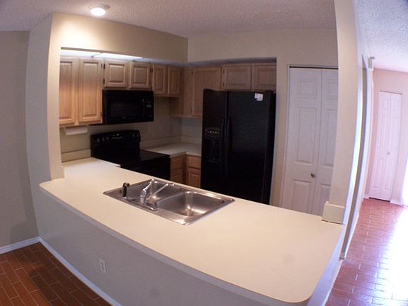5th image of 8573 Sturbridge Cir E