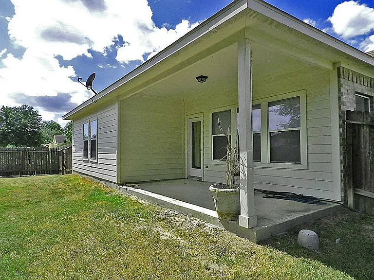 802 Marksey Ct — Photo 4
