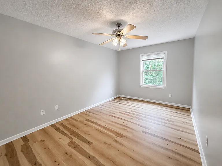 1821 Durham W — Photo 11