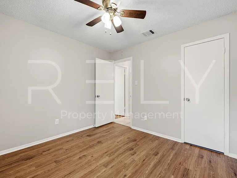 CV-AUS8001 West Gate — Photo 30
