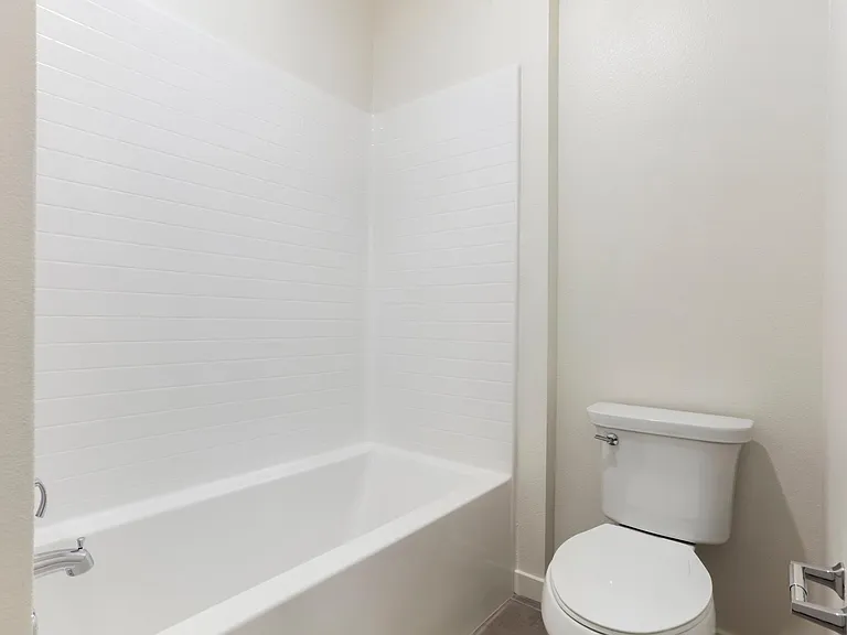821 Blackstone Dr — Photo 7