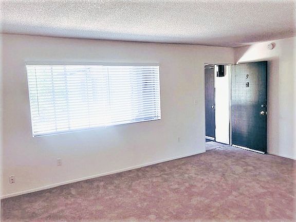 3rd image of 2515 De La Vina St APT 9