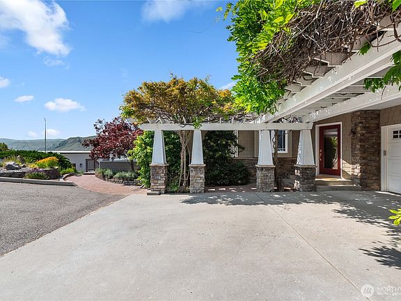 3rd image of 1014 Westmorland Dr.