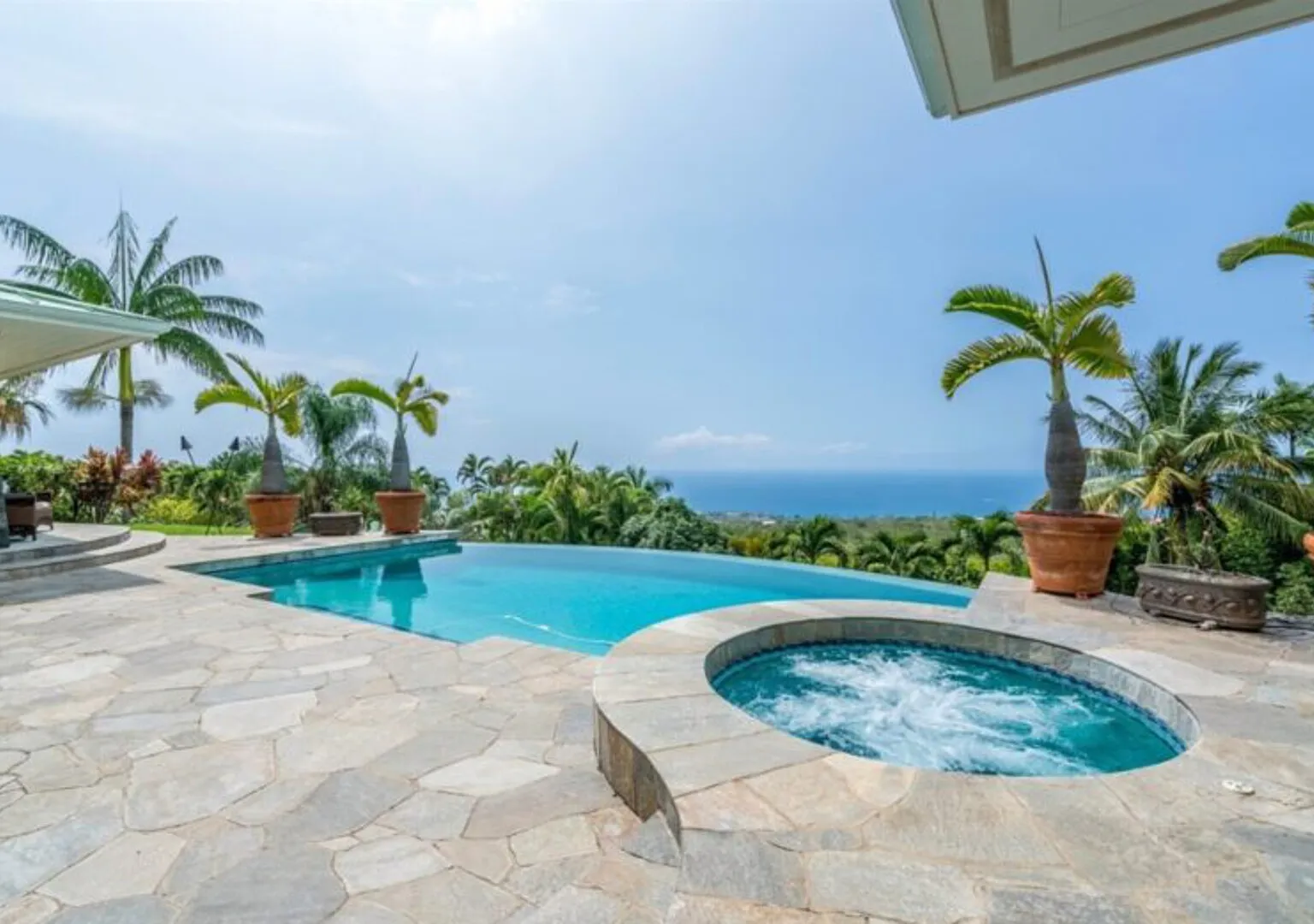 Serene Hawaiian Luxury Retreat with Ocean View, Private Pool & Ohana — Photo 4