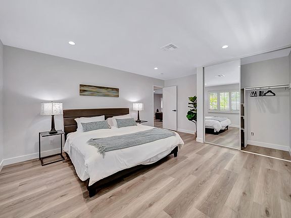 5th image of 23714 Archwood St