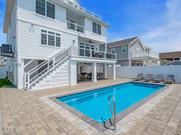 13 5th Ave, Seaside Heights, NJ 08751