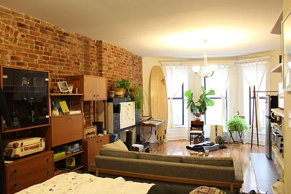 Rented by Premier Metro Realty Corp | media 1