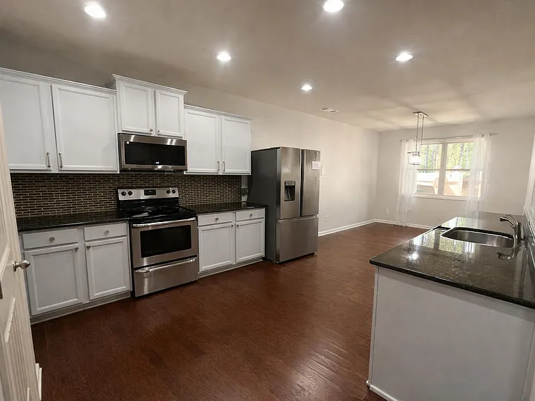 204 Madison Ave — Photo 4