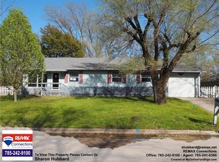 1011 Meadowbrook Rd E, Iola, KS 66749
