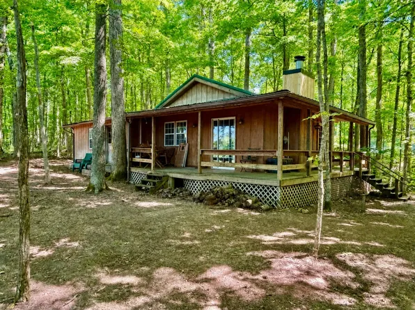 302 Lakeview Ave, Burnside, KY 42519