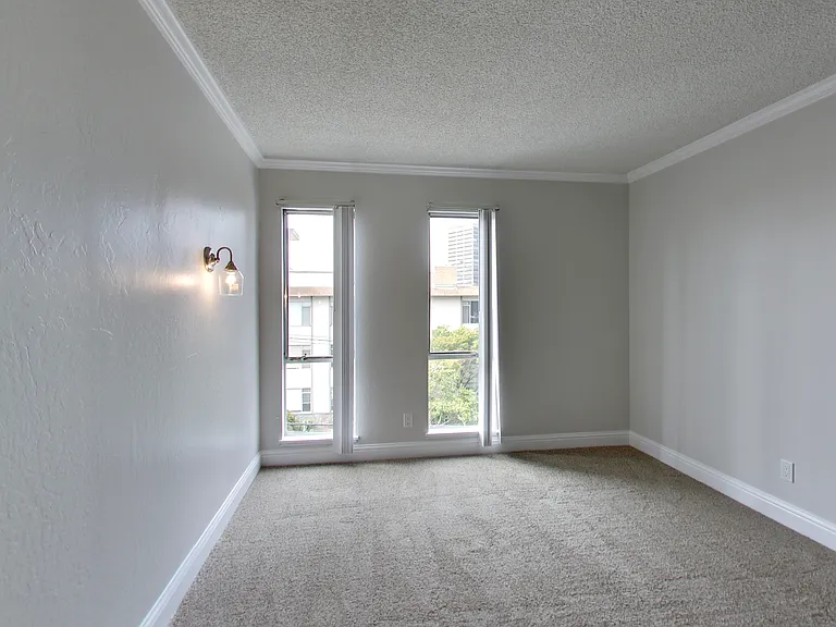 378 Van Buren - Renovated 2bed and 1bed units - Beautiful Building! — Photo 46