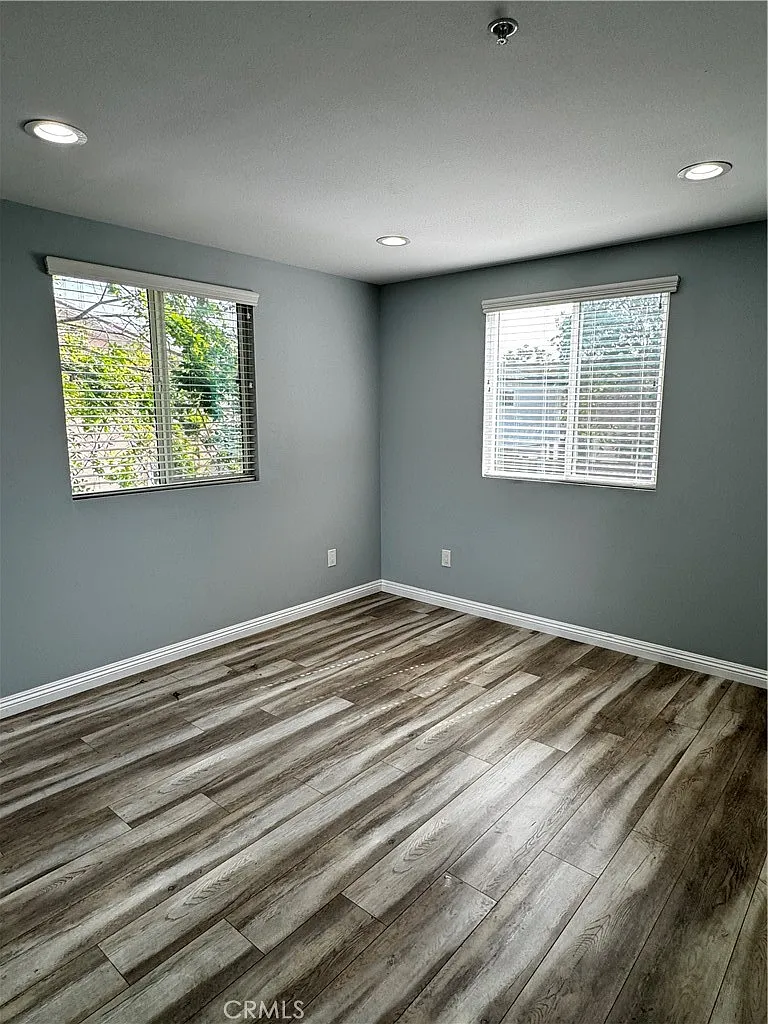3 bed, 1200 sqft, $3,100 — Photo 4