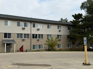 655 Deepwoods Dr APT 1J, Mundelein, IL 60060