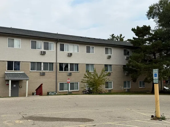 655 Deepwoods Dr APT 1J, Mundelein, IL 60060