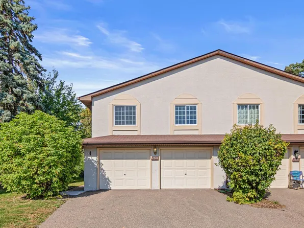 2507 Woodbridge St, Roseville, MN 55113