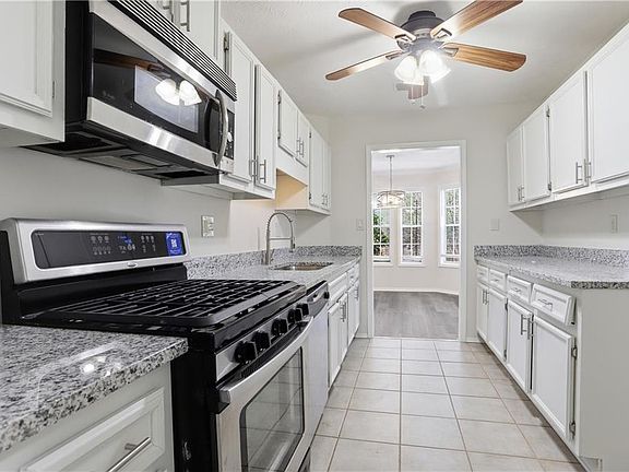 5th image of 501 Country Park Dr SE