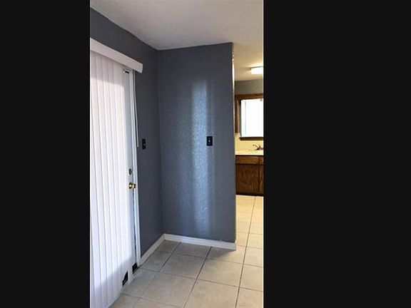 4th image of 3020 NE Stratford Cir