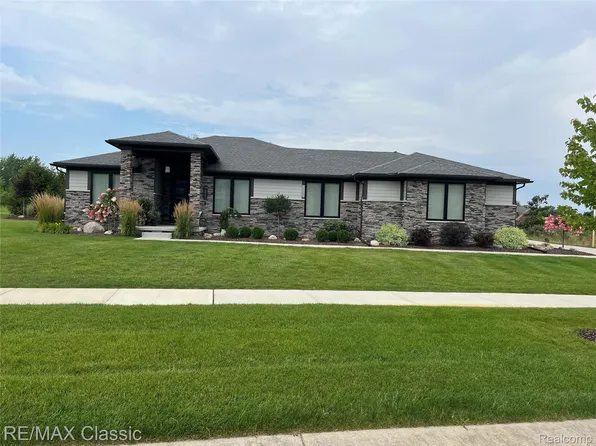 616 Buttercup Trl, Milford, MI 48381