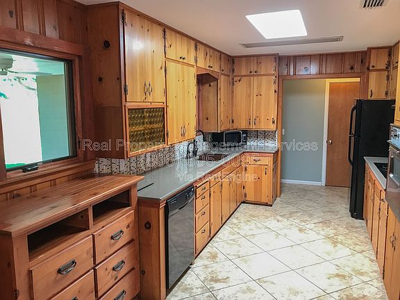 4th image of 3803 39th St