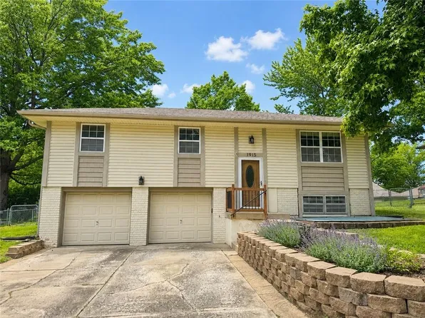 1915 SW 5th St, Blue Springs, MO 64014