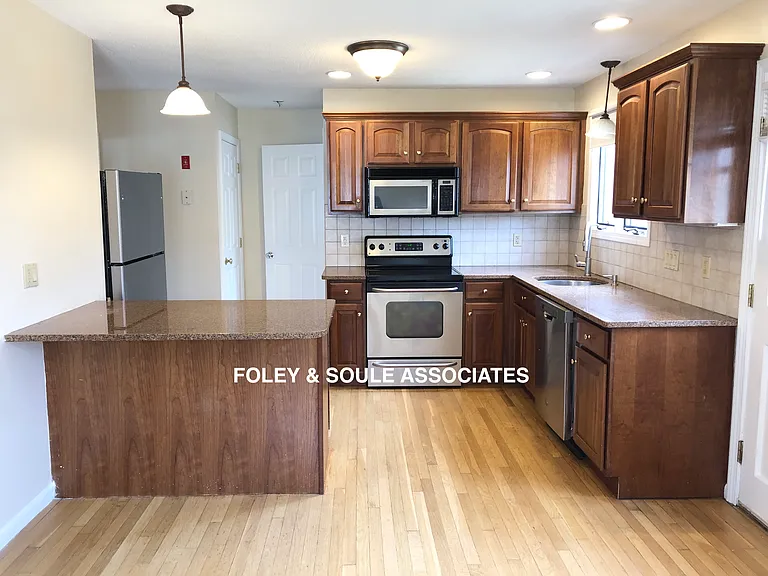 7 Oak St #5 — Photo 4