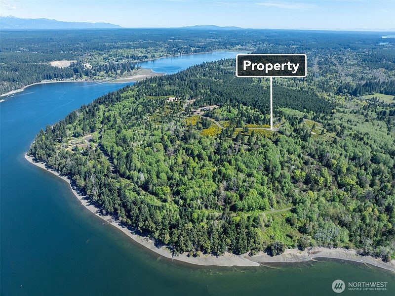 5th image of 410 E Lone Fir Drive