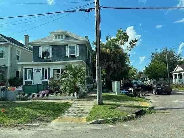 1st image of 47 E 18th St