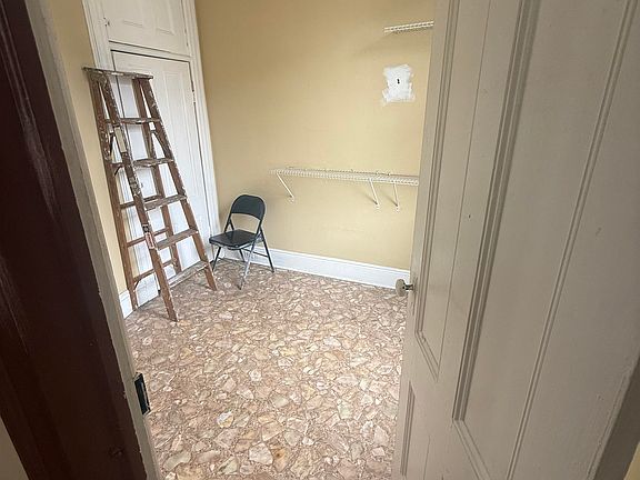 2nd image of 417 42nd St Unit 2