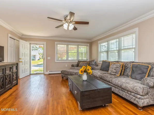 25 Innsbruck Drive, Toms River, NJ 08757