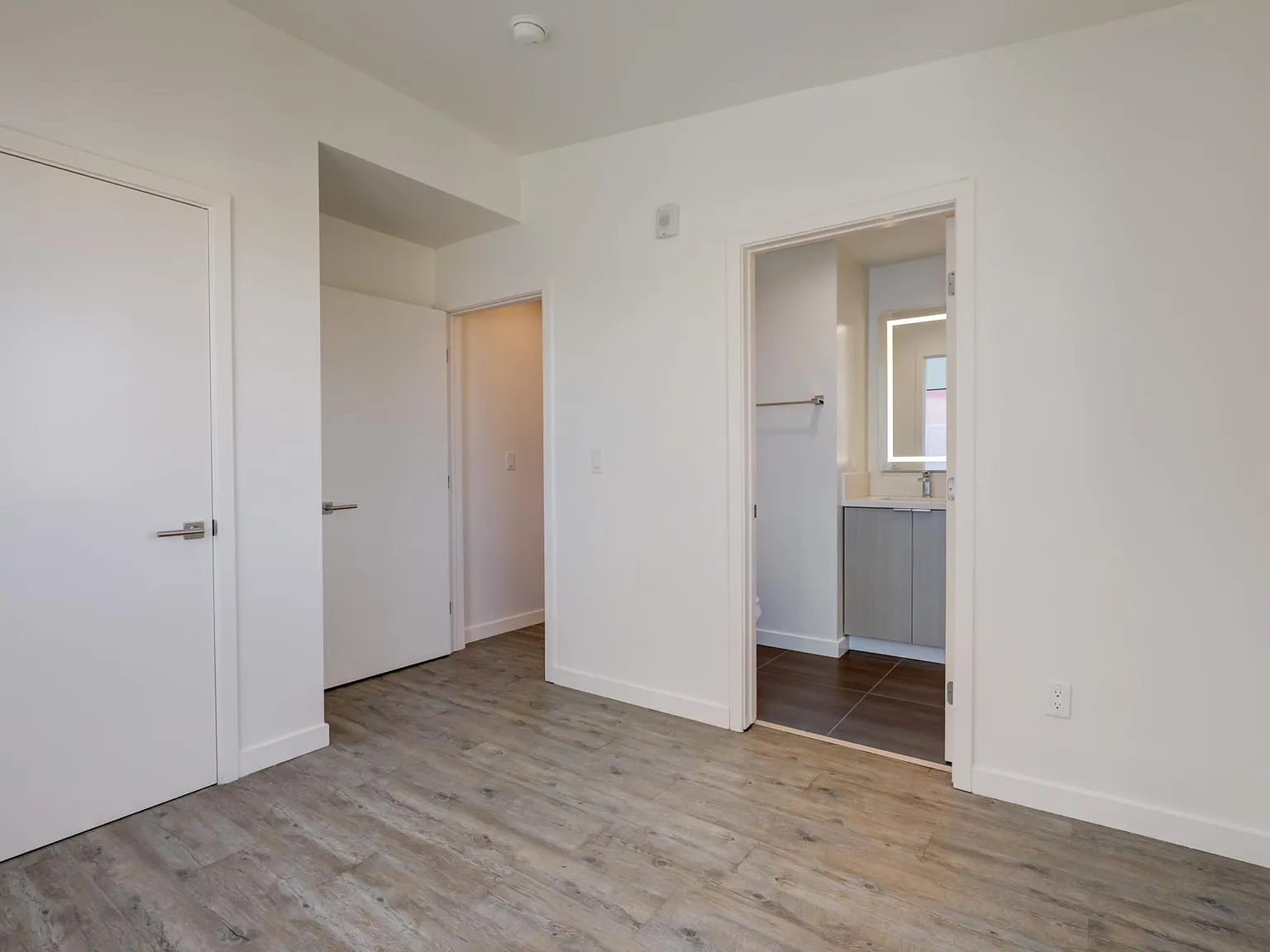 Studio, 850 sqft, $2,500 — Photo 4