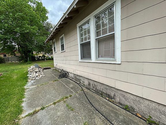 5th image of 1650 Netherwood Ave