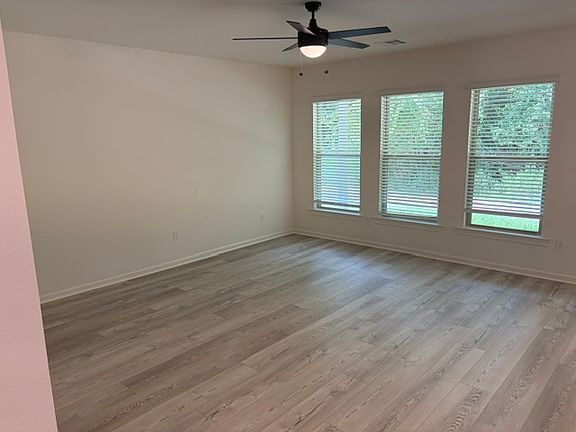 4th image of 190 Southgate Dr