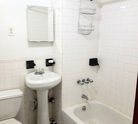 2nd image of 122 Bergen St APT 3B