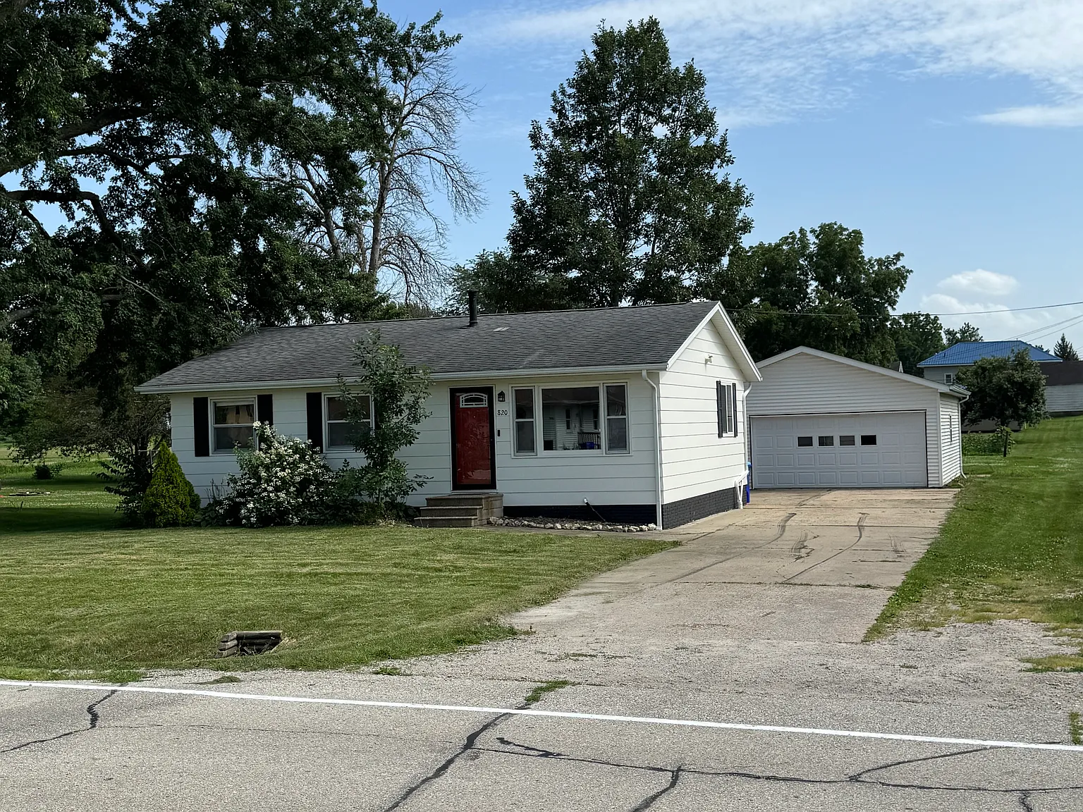 3 bed, 1.5 bath, 936 sqft, $2,000 — Photo 1