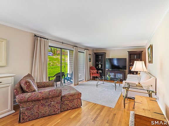 4th image of 6 Stebbins Close #6