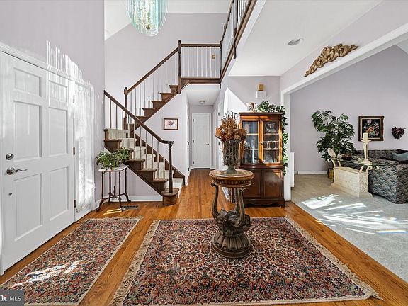3rd image of 106 Orchard Ter