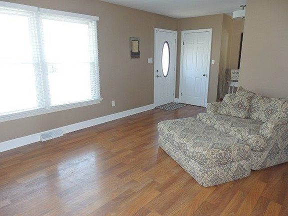 3rd image of 111 Fordwick Ln