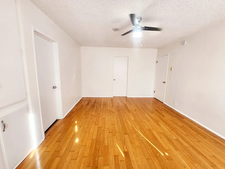 425 N Hobart Blvd — Photo 36
