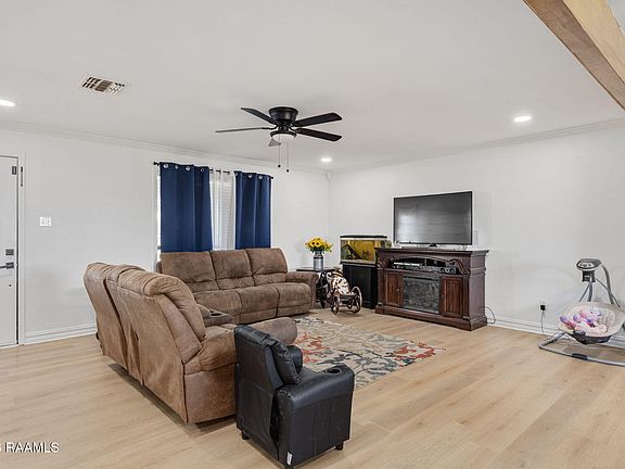 2nd image of 2398 Doyle Melancon Rd