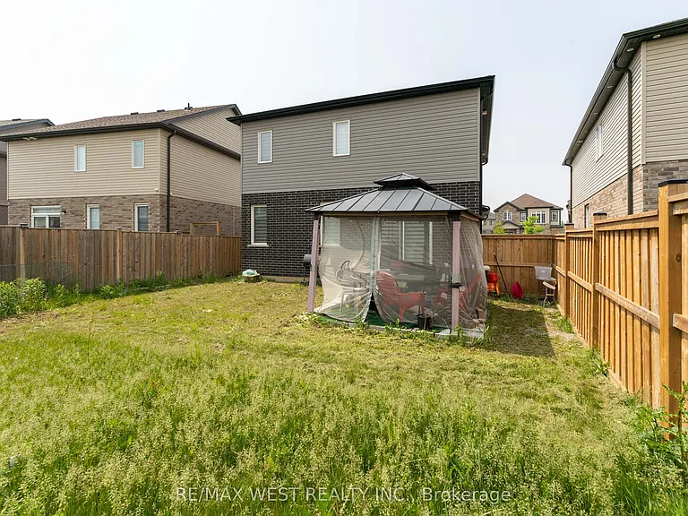 301 Freure Dr — Photo 40