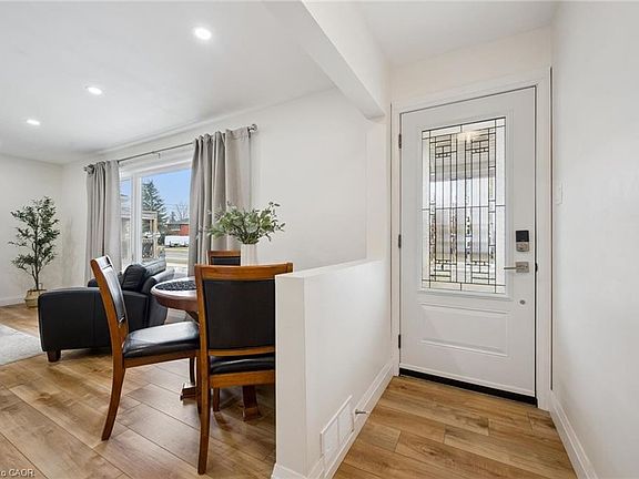 5th image of 699 Frederick St