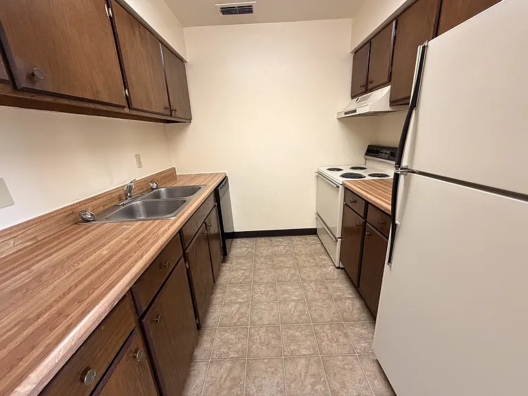 Kimberly Club Apartments — Photo 106