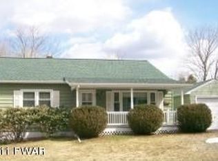 17 Maplewood Dr, Honesdale, PA 18431