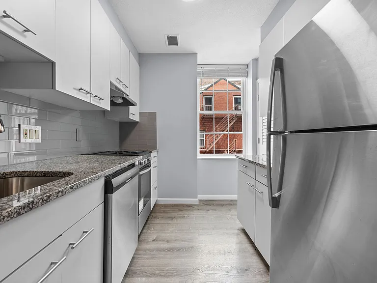 12 Parmenter St #4R — Photo 6